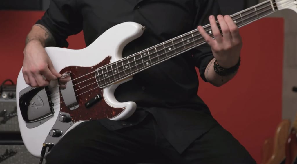 Fender 60th Anniversary Road Worn Jazz Bass Aged To Perfection