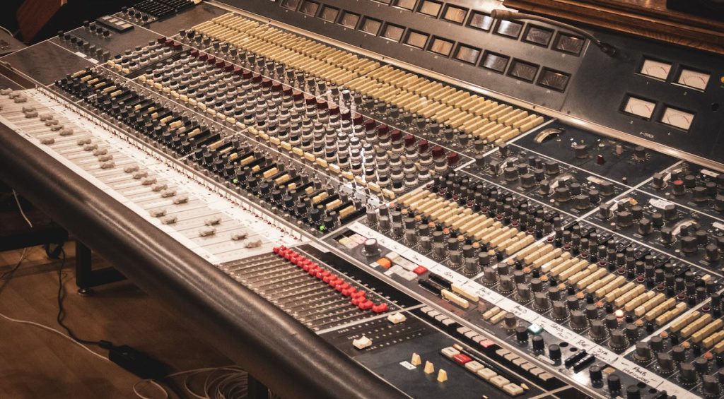 Parallel Compression: 8028 Console, Sound City